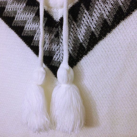 Free PeopleX Knitwear Poncho One Size Fringe Tassels Aztec Geometric White Black - Picture 4 of 11